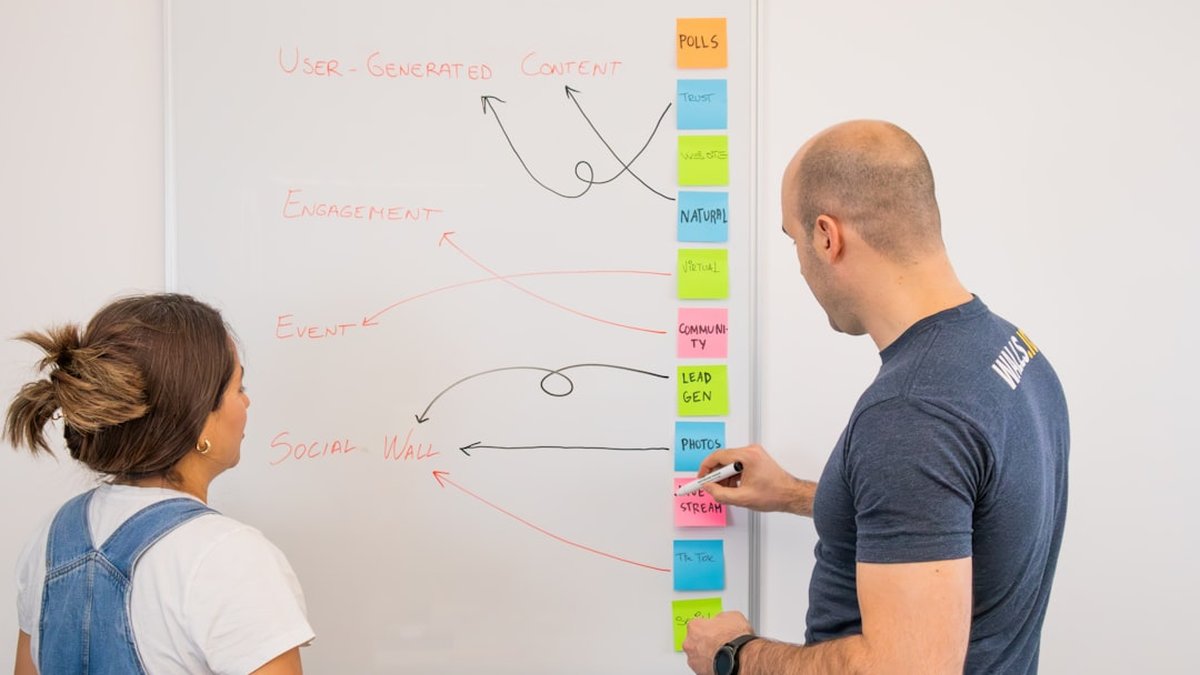 Prevent escalation: best de‑escalation scripts for managers