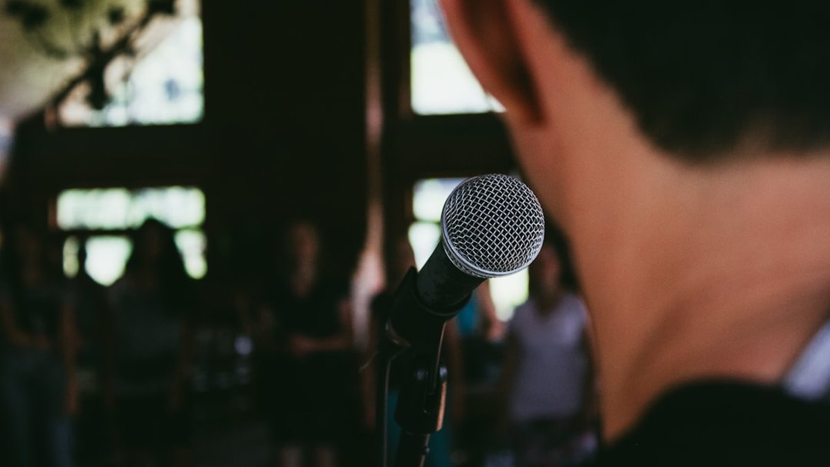 Emotional regulation tools for public speaking: calm nerves
