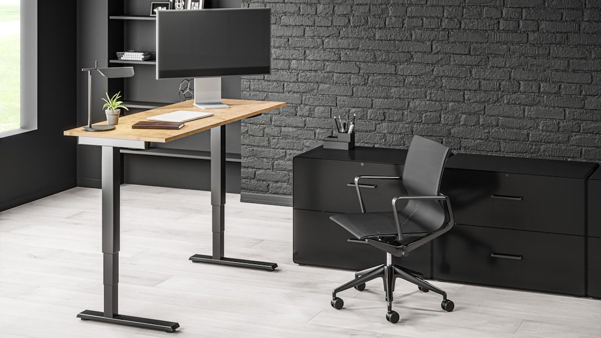 Ergonomic equipment reviews: desks, chairs, monitors