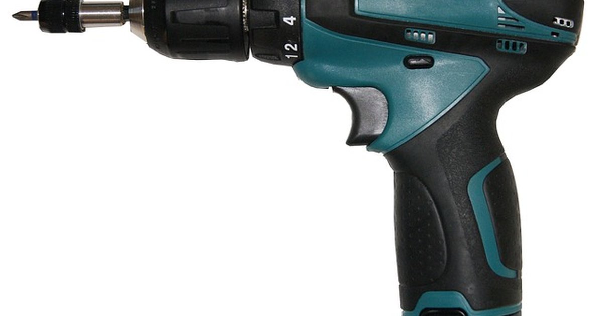 Ghostwriter vs DIY LinkedIn: Smart Choices for Founders