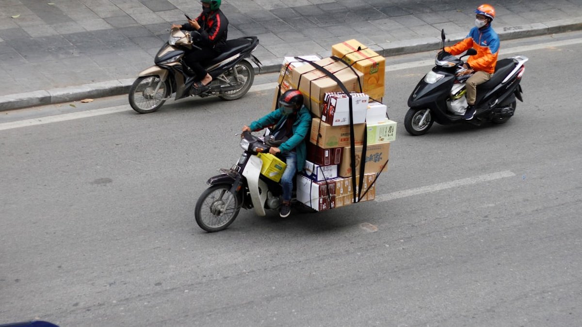 Maximize shifts: gig economy worker routines for steady income