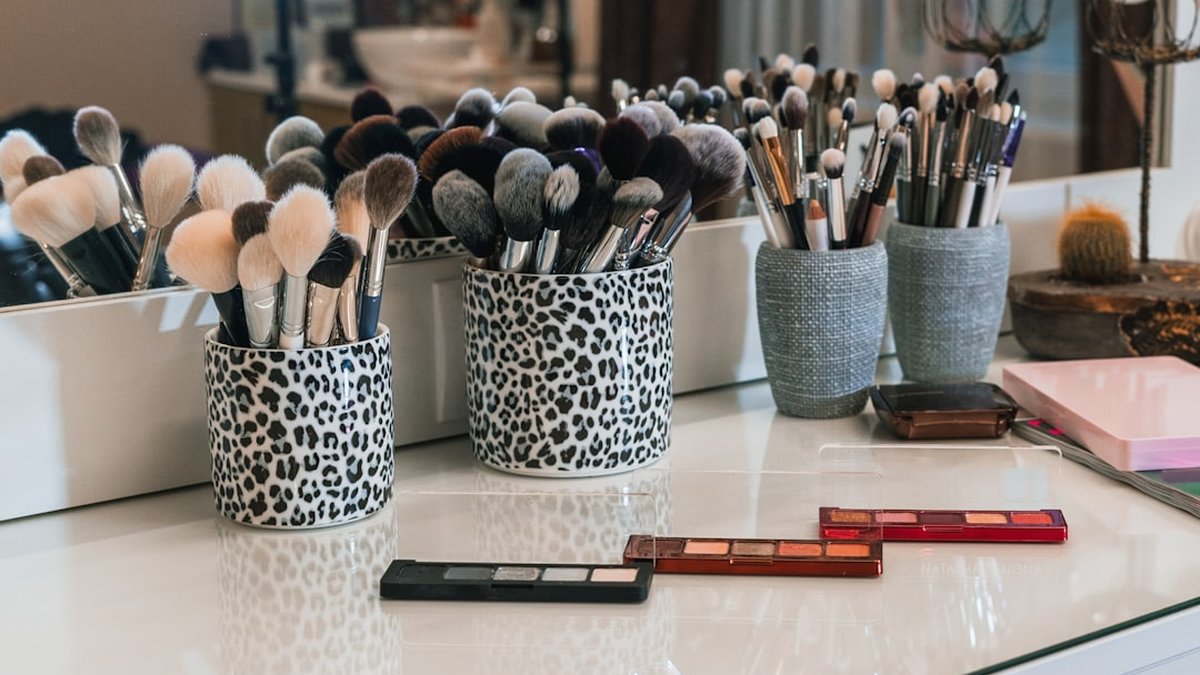 Minimalist beauty and makeup organization for professionals