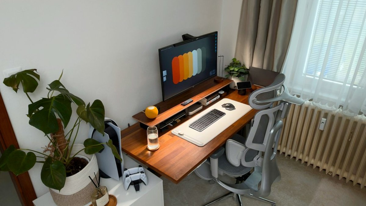 Minimalist dorm desk setups that maximize small spaces