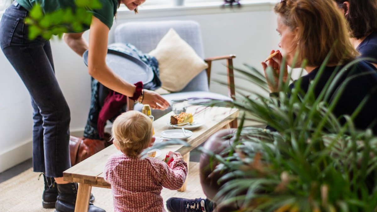 Postpartum meal prep for returning-to-work moms: 4-week plan