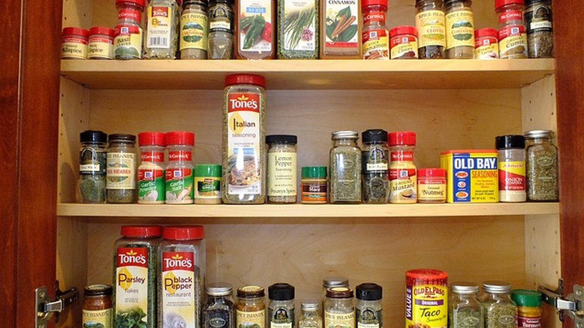 Printable pantry labeling and organization systems that save time and reduce waste