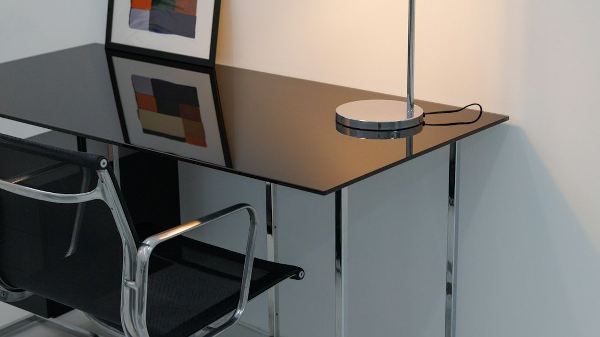 Sit-stand desk combos with integrated storage: smart setup
