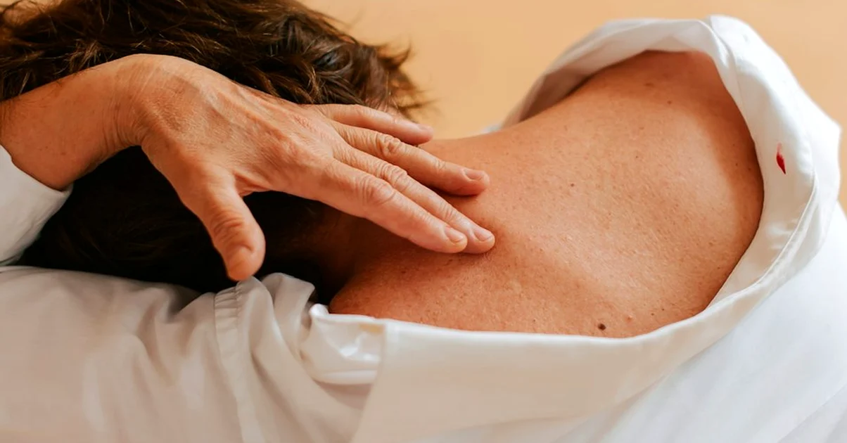 Why stretching your neck can prolong desk-related pain